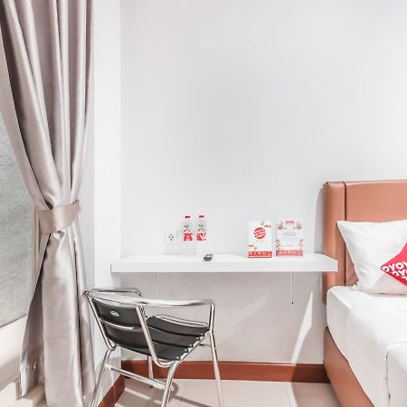 Oyo 1555 Unik Guesthouse Syariah Giacarta Esterno foto