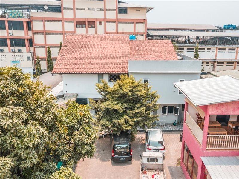 Oyo 1555 Unik Guesthouse Syariah Giacarta Orizzonte foto