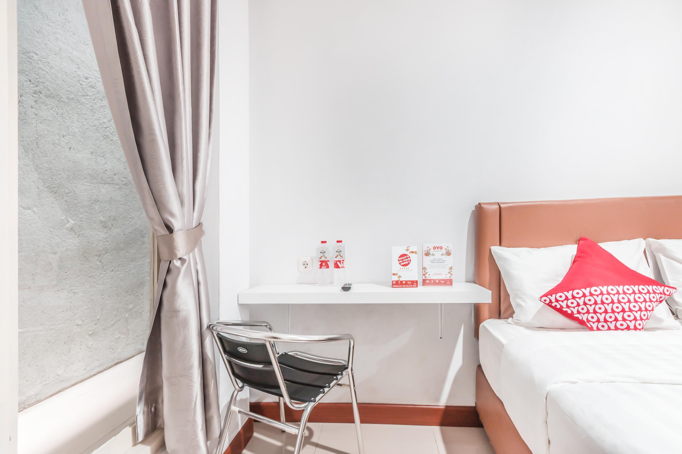 Oyo 1555 Unik Guesthouse Syariah Giacarta Esterno foto