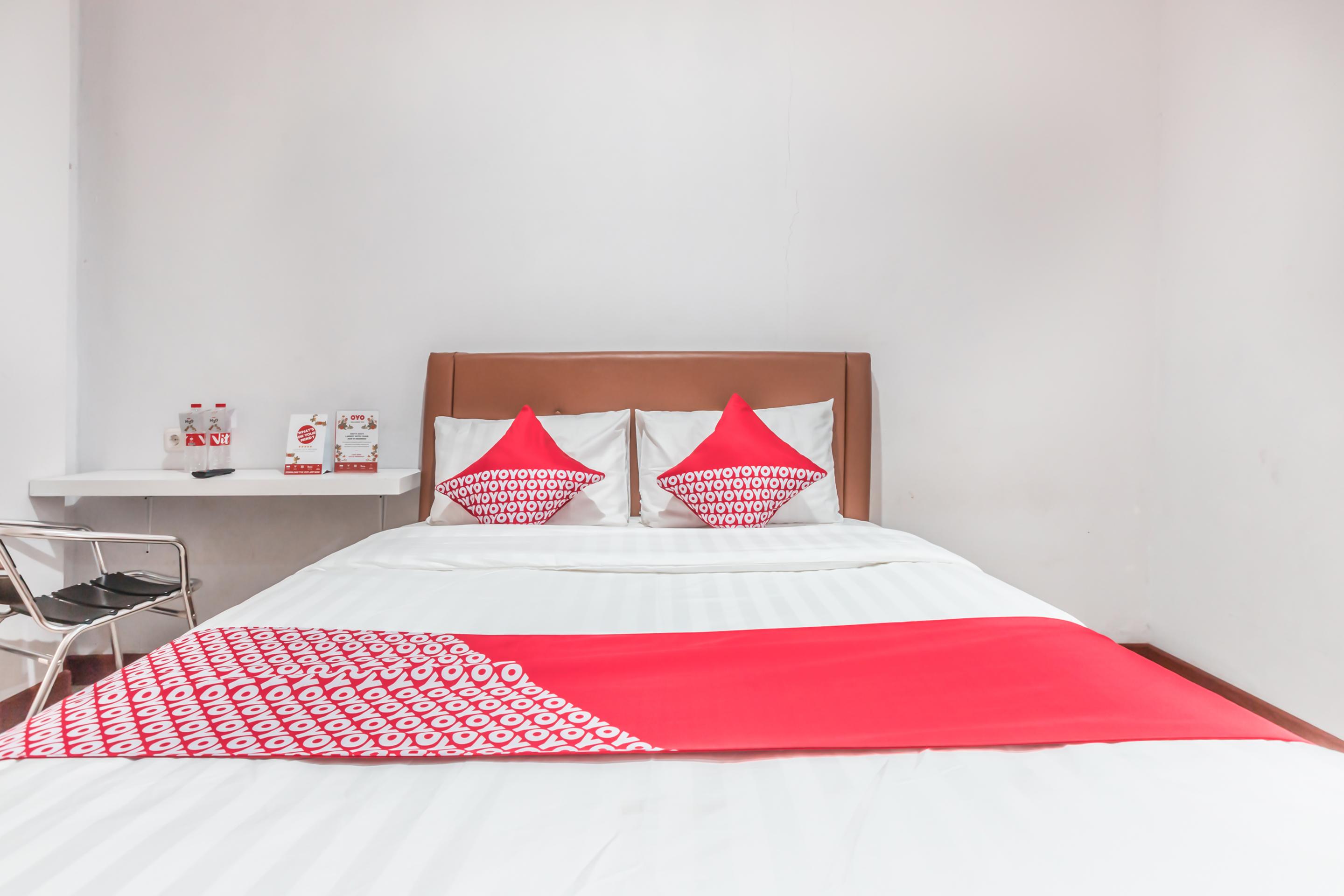 Oyo 1555 Unik Guesthouse Syariah Giacarta Esterno foto