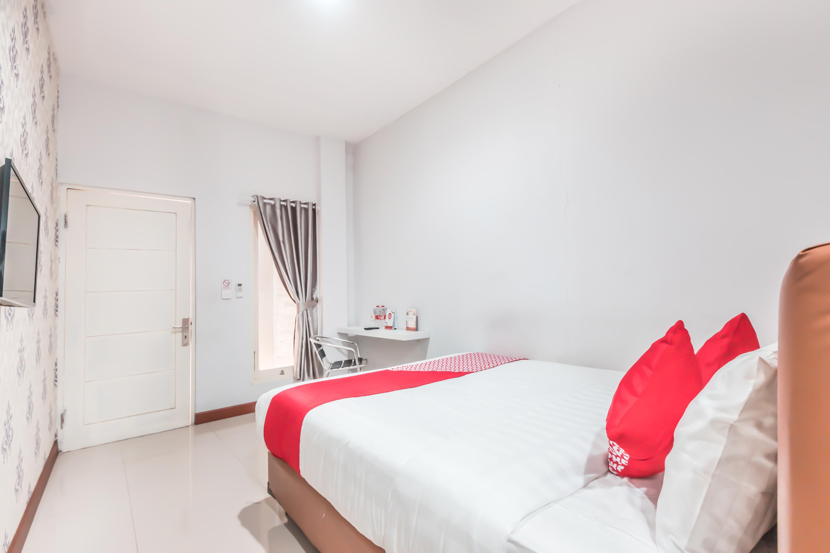 Oyo 1555 Unik Guesthouse Syariah Giacarta Esterno foto
