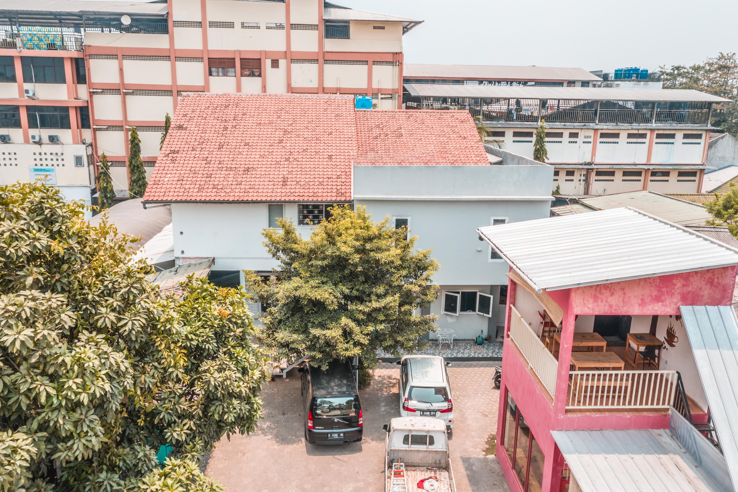 Oyo 1555 Unik Guesthouse Syariah Giacarta Esterno foto