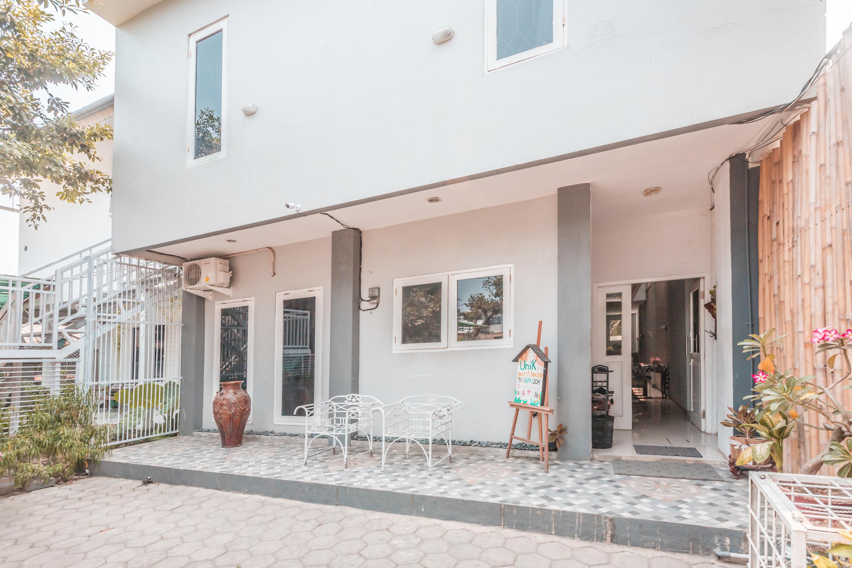 Oyo 1555 Unik Guesthouse Syariah Giacarta Esterno foto
