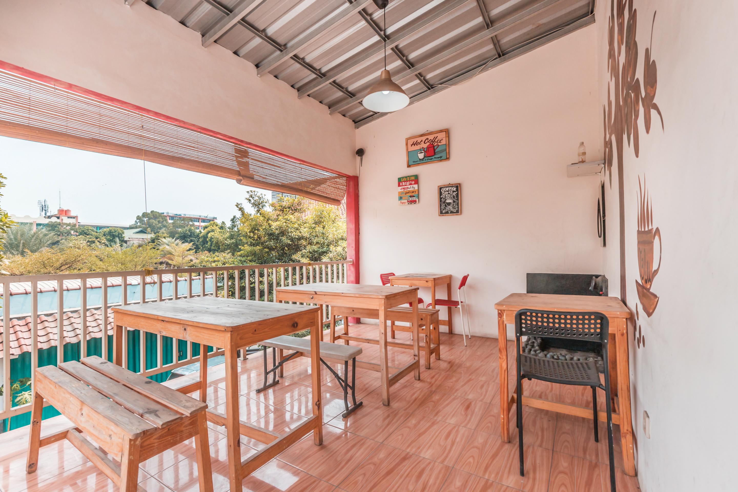 Oyo 1555 Unik Guesthouse Syariah Giacarta Esterno foto