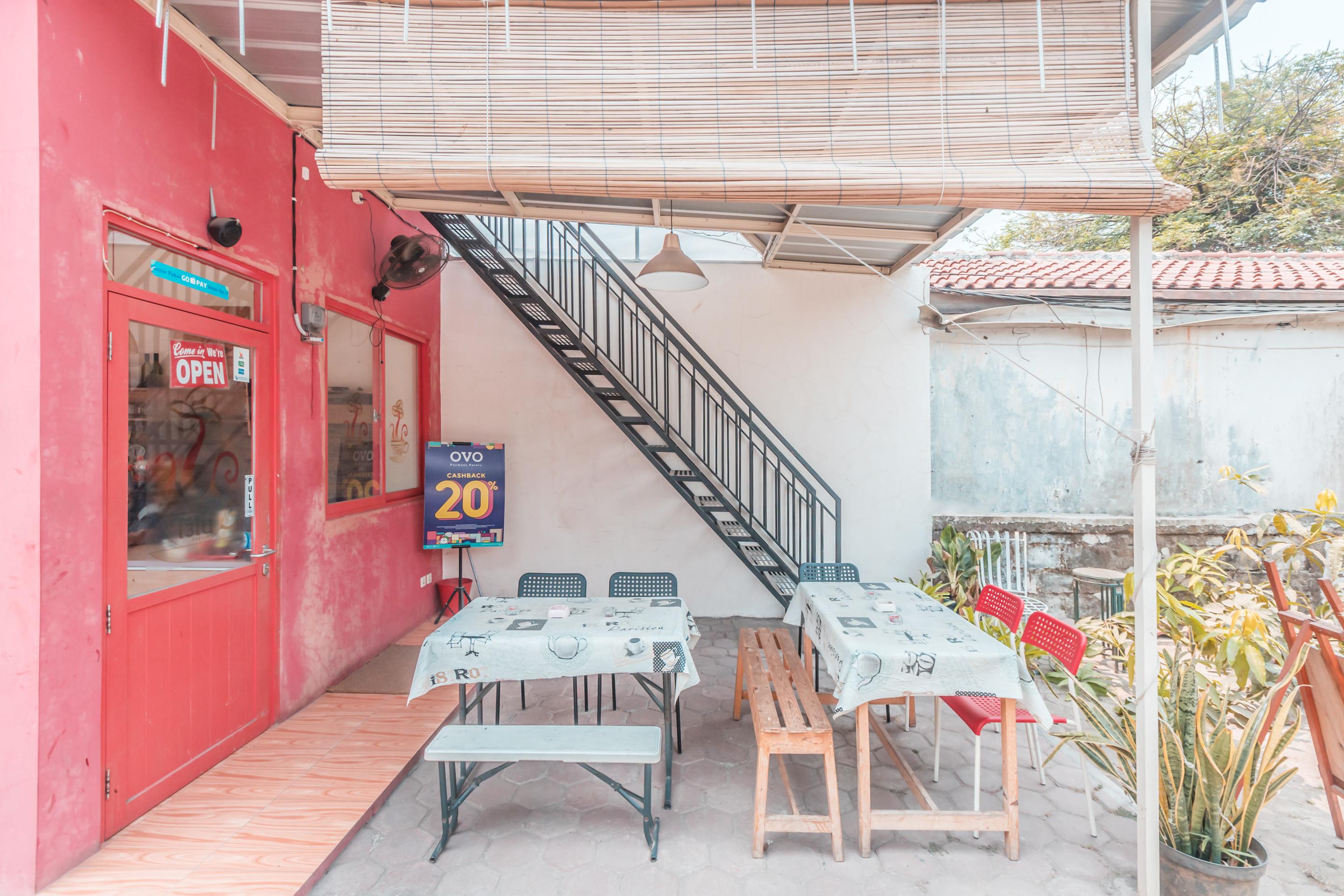 Oyo 1555 Unik Guesthouse Syariah Giacarta Esterno foto
