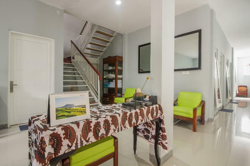 Oyo 1555 Unik Guesthouse Syariah Giacarta Esterno foto