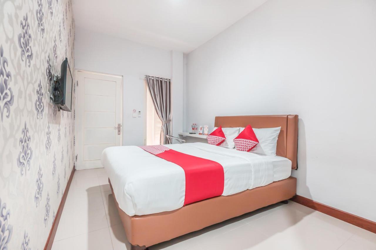 Oyo 1555 Unik Guesthouse Syariah Giacarta Esterno foto